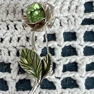 Vintage Avon Peridot color crystal Silver Flower Pin/Brooch